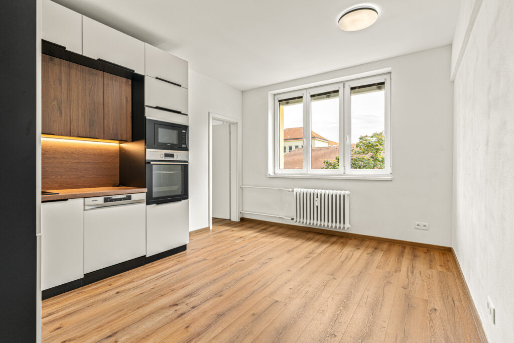 Obývací pokoj s kuchyňským koutem, prodej byt 3+kk 57 m², Benešovo náměstí 2441, Pardubice Višňovka