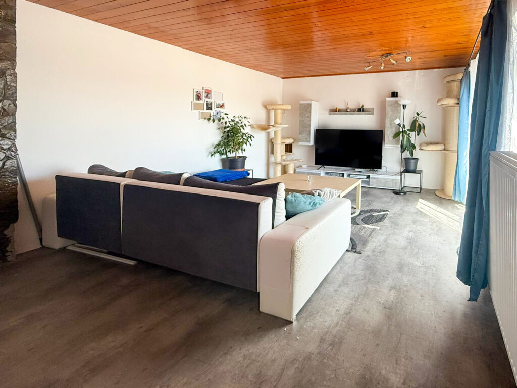 Obývací pokoj 27 m², pronájem byt 3+1 78 m², Popkovická, Srnojedy