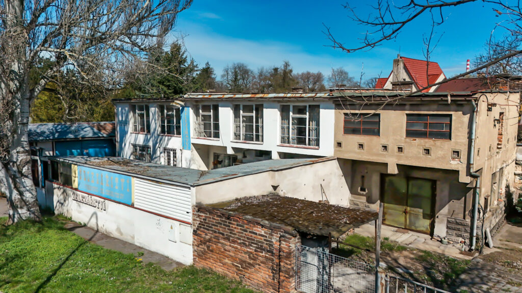 Prodej komerčního objektu Kolín, Sadová 1370 – pohled z venku