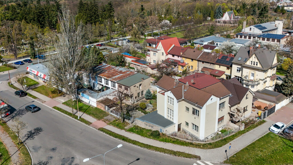 Letecký pohled na vilu Kolín, Ovčárecká 474